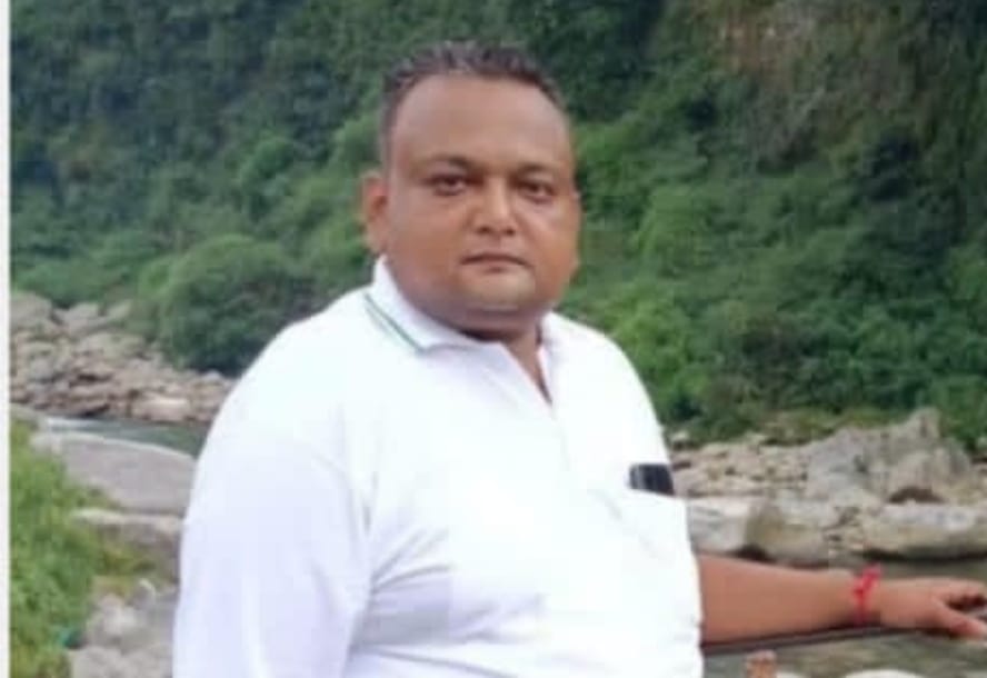 Police registered a case against those who attacked the chief editor of Ujala Kesari newspaper with bricks and stones.