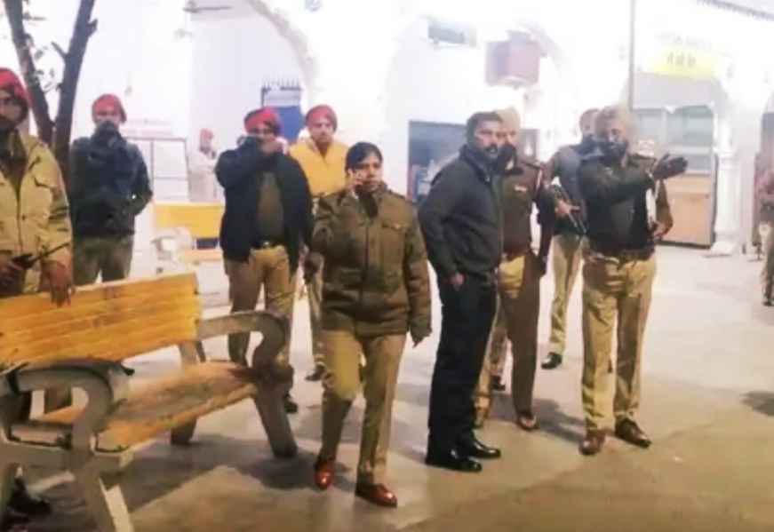 Clash between Nihangs and police in Gurudwara, home guard jawan killed in firing