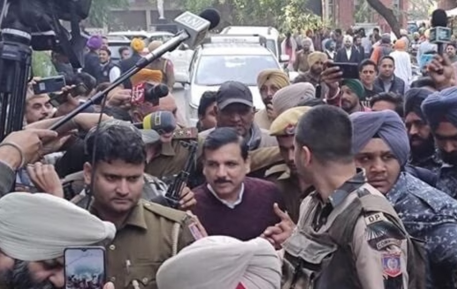 AAP MP Sanjay Singh appeared in Amritsar court, said- I am not afraid of any fake case