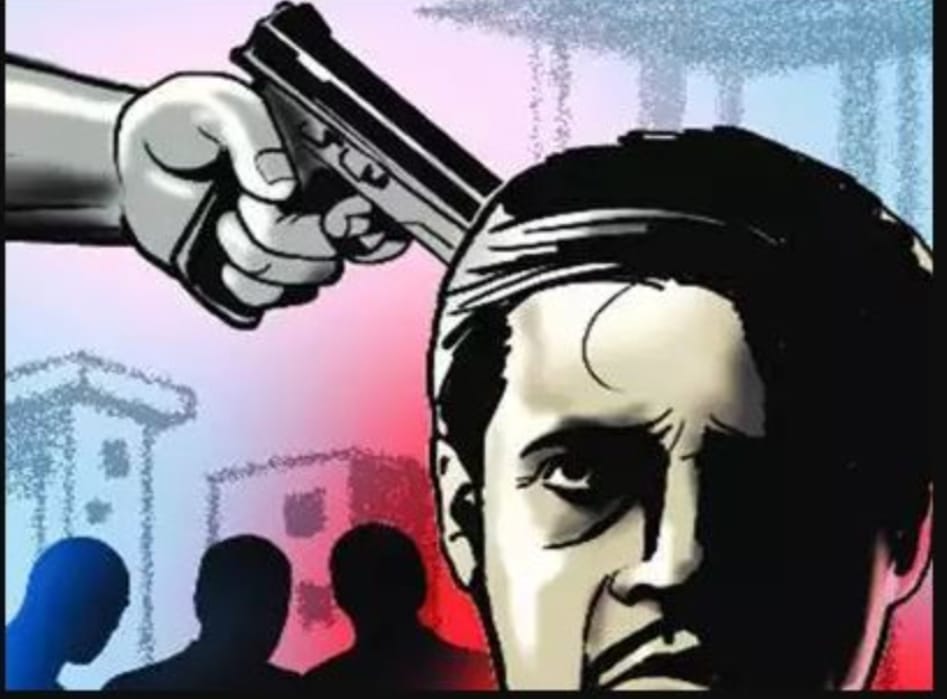 In Jalandhar, robbers looted Rs 50,000 and 5 phones from people traveling in an e-rickshaw at gunpoint.