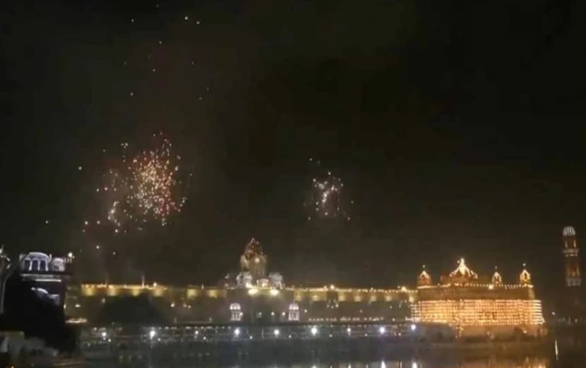 Sri Darbar Sahib lit up on the occasion of Prakash Parv of Sri Guru Gobind Singh Ji