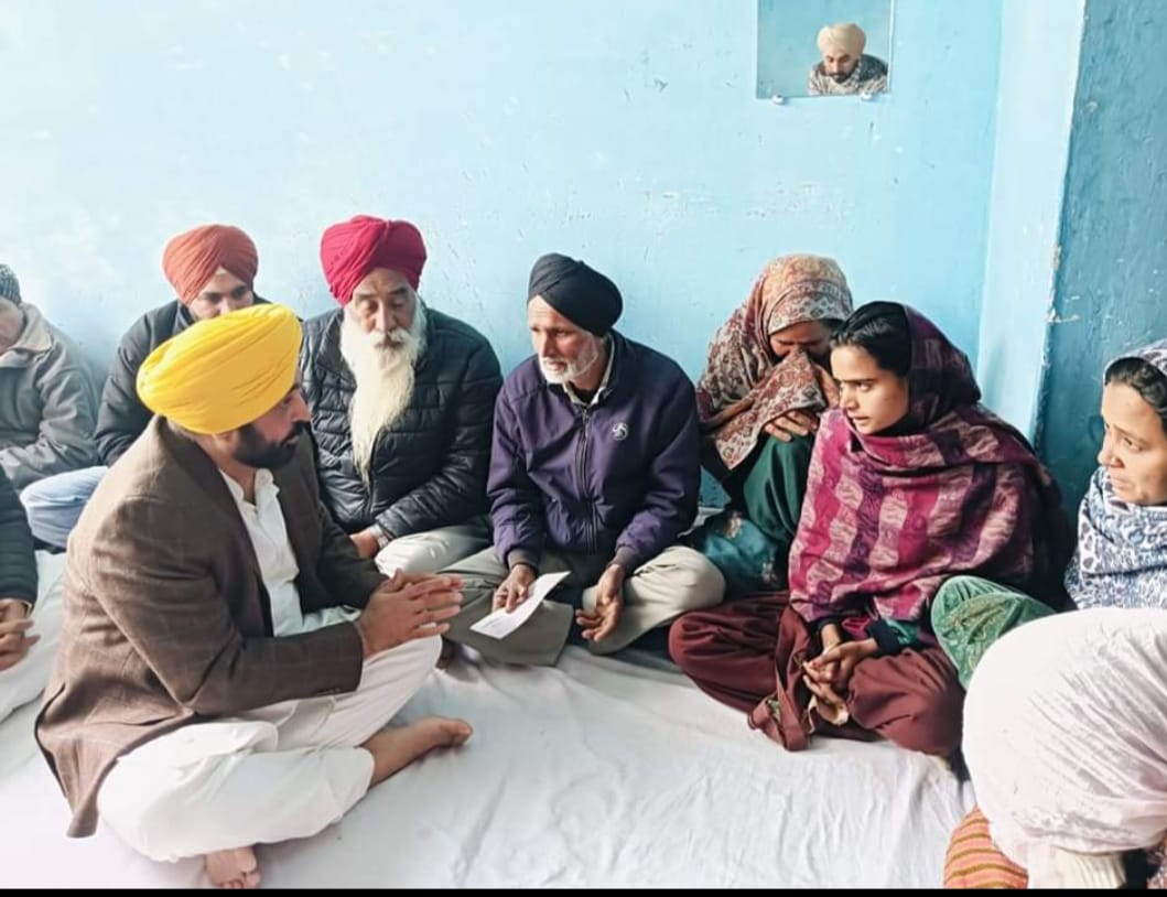 CM Bhagwant Mann reached the house of martyr Agniveer Ajay Singh, handed over a check of Rs 1 crore to the family.