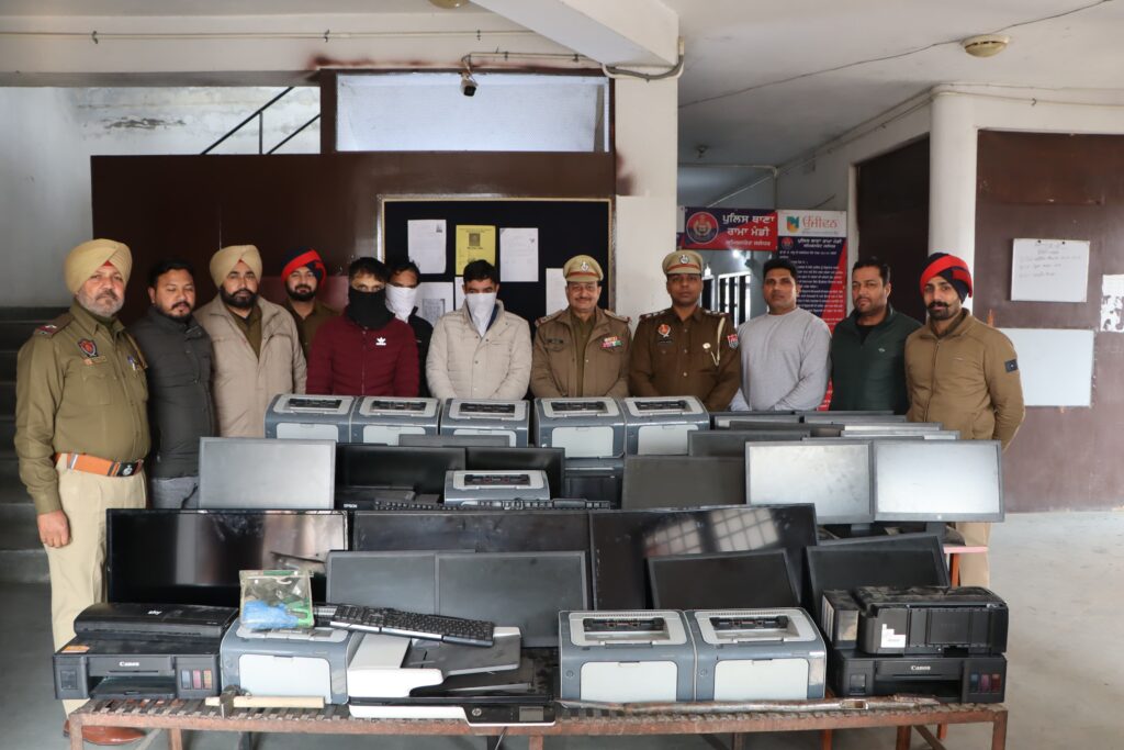 Gang involved in theft in 18 service centers busted in Jalandhar, three people including mastermind arrested