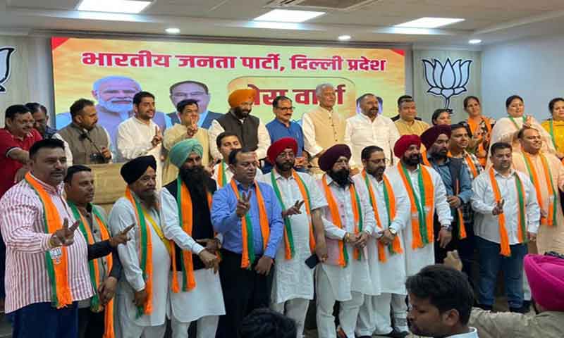 Jalandhar: Big blow to AAP party and Congress, more than a dozen councilors join BJP