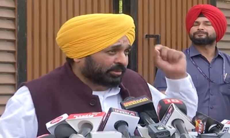 Chief Minister Bhagwant Mann reached CM Kejriwal's residence to meet his family members.