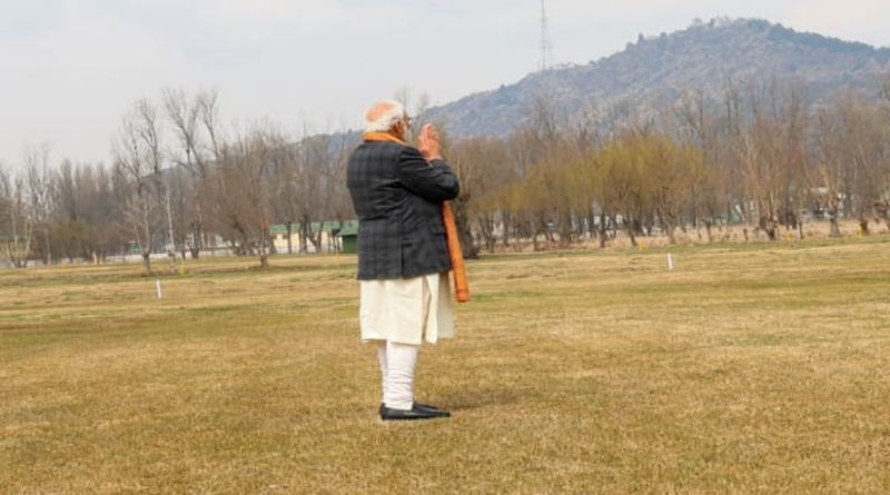 PM Modi in Srinagar: After the removal of Article 370, PM Modi reached Kashmir for the first time.