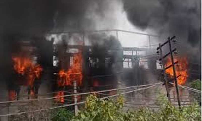 A massive fire broke out in the factory in the surgical complex of Jalandhar.