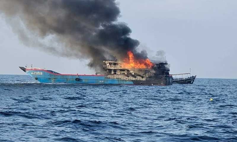 Breaking News: A massive fire broke out on a ship in the Gulf of Thailand, passengers started jumping into the sea to escape.