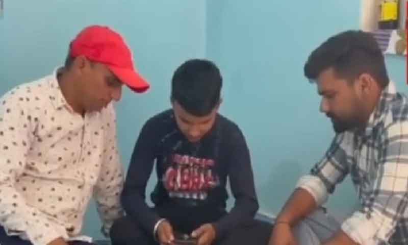 Created Dream 11 cricket team on mobile by spending 100 rupees, became a millionaire overnight, won 3 crore rupees