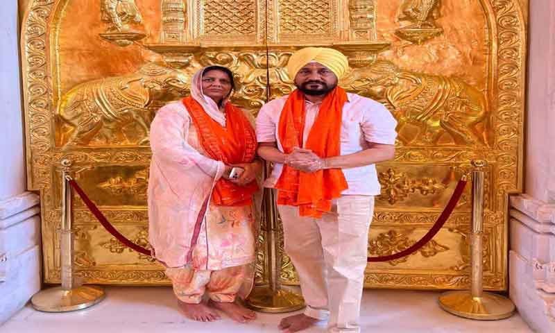 Former Chief Minister of Punjab Charanjit Singh Channi reached Ayodhya to have darshan of Lord Shri Ram.