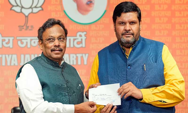 Gaurav Vallabh, former Congress spokesperson, joined BJP, had resigned from the party today itself.