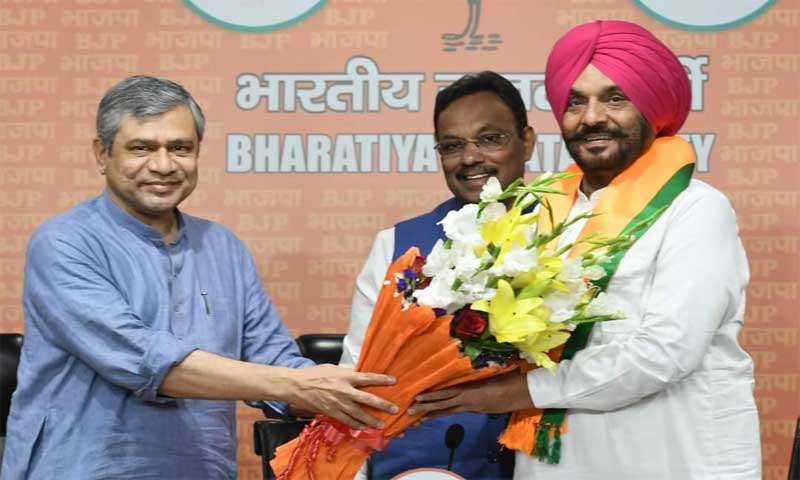 Shock to Congress party, Himachal Pradesh Congress co-in-charge Tejinder Bittu joins BJP