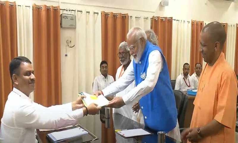 प्रधानमंत्री नरेंद्र मोदी ने वाराणसी लोकसभा सीट से तीसरी बार किया नामांकन