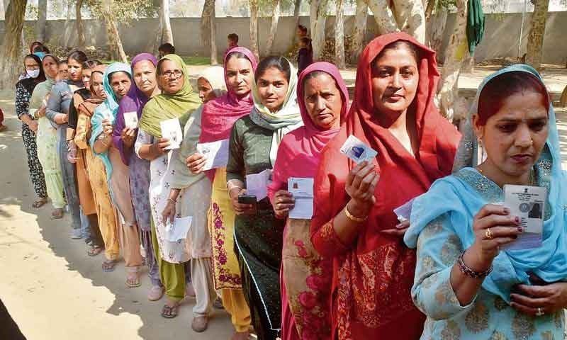 चुनाव आयोग की पहल, पंजाब के वोटर्स अब घर बैठे ही जान सकेंगे पोलिंग बूथों पर कितनी भीड़ है