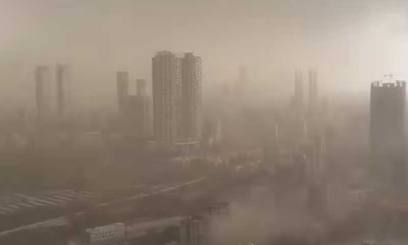 Weather changed suddenly with heavy storm and rain in Mumbai