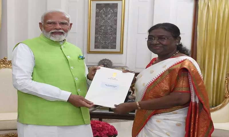 चुनाव नतीजों के बाद PM नरेंद्र मोदी ने दिया इस्तीफा, राष्ट्रपति ने किया स्वीकार
