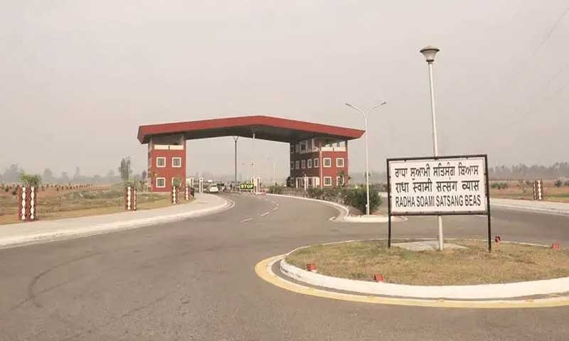 डेरा ब्यास प्रमुख बाबा गुरिंदर ढिल्लों से सुखजिंदर सिंह रंधावा ने की मुलाकात