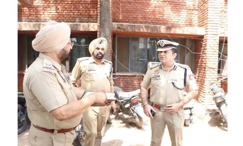 पुलिस कमिश्नर जालंधर ने किया पुलिस स्टेशनों का औचक निरीक्षण