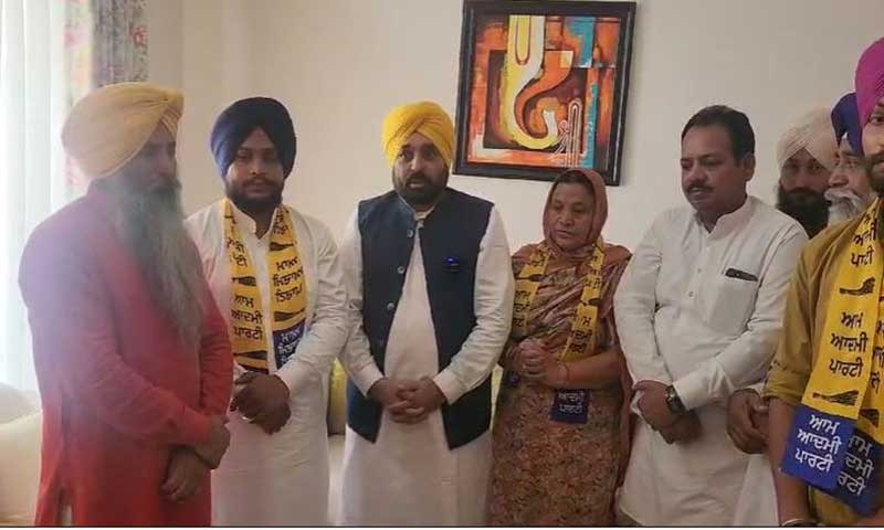 जालंधर वेस्ट विधानसभा उप चुनाव से पहले बड़ा उलटफेर , शिरोमणि अकाली दल उम्मीदवार सुरजीत कौर आप पार्टी में हुई शामिल