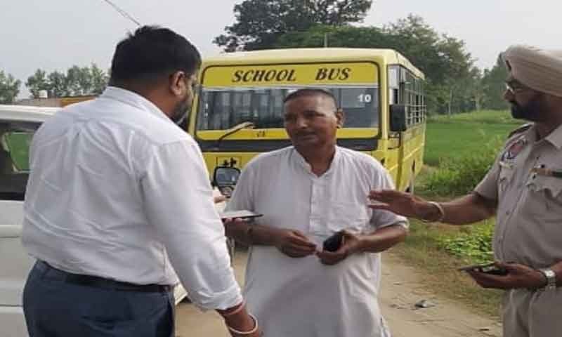 जालंधर में स्कूली वाहनों की चैकिंग, 12 गाड़ियों के किए गए चालान