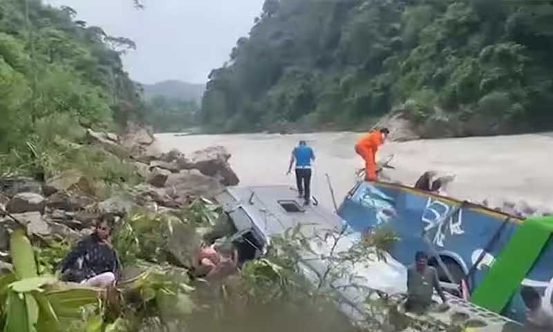 नेपाल में बड़ा हादसा, नदी में गिरी बस में 14 लोगों की मौत