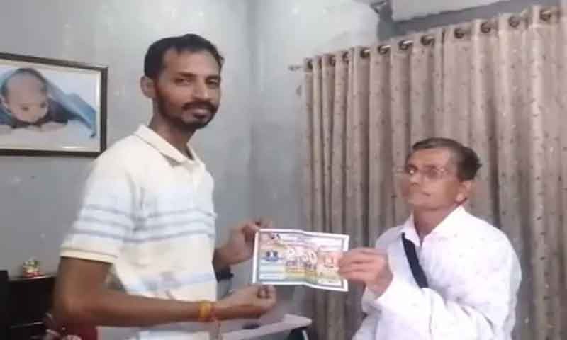 पंजाब में व्यक्ति की 10 लाख रुपये की निकली लॉटरी , लॉटरी एजेंट मिठाई का डिब्बा लेकर उसके घर पहुंचा