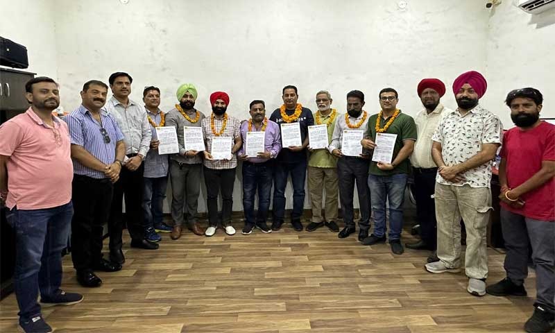 डिजिटल मीडिया एसोसिएशन (DMA) के नए पदाधिकारियों की हुई घोषणा, नवनियुक्त पदाधिकारियों को हार पहनाकर सौंपे गए नियुक्ति पत्र, आइडी कार्ड और व्हीकल स्टिकर