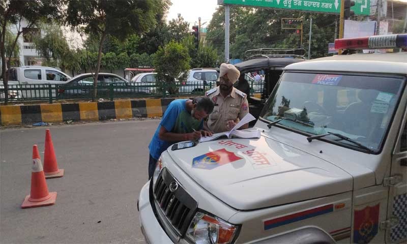कमिश्नरेट पुलिस जालंधर ने यातायात उल्लंघन के खिलाफ विशेष अभियान को फिर से शुरू किया।