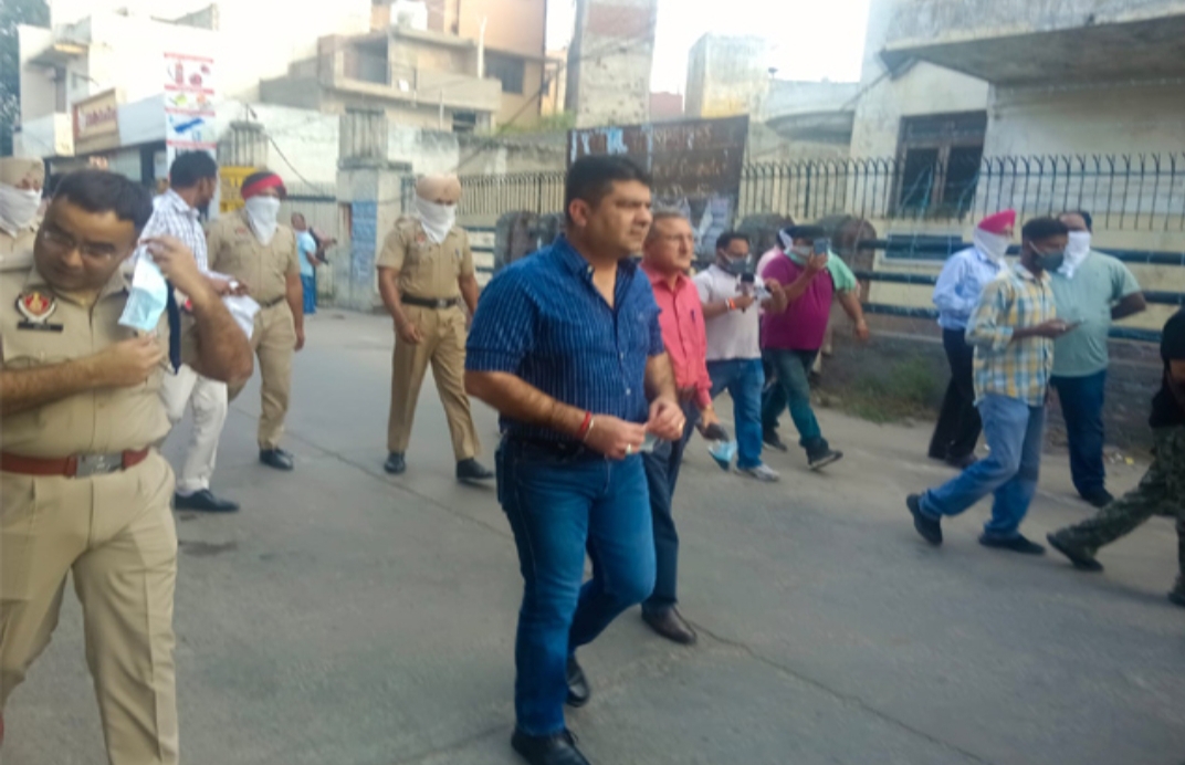 जालंधर में दोमोरिया पुल के पास बर्फ फैक्ट्री में गैस लीक होने के बाद मचा हड़कंप, एक की मौत