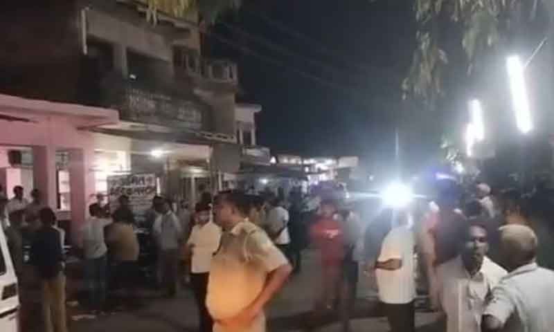 Breaking News : बदमाशों ने घर में घुसकर पूरे परिवार को मारी गोली