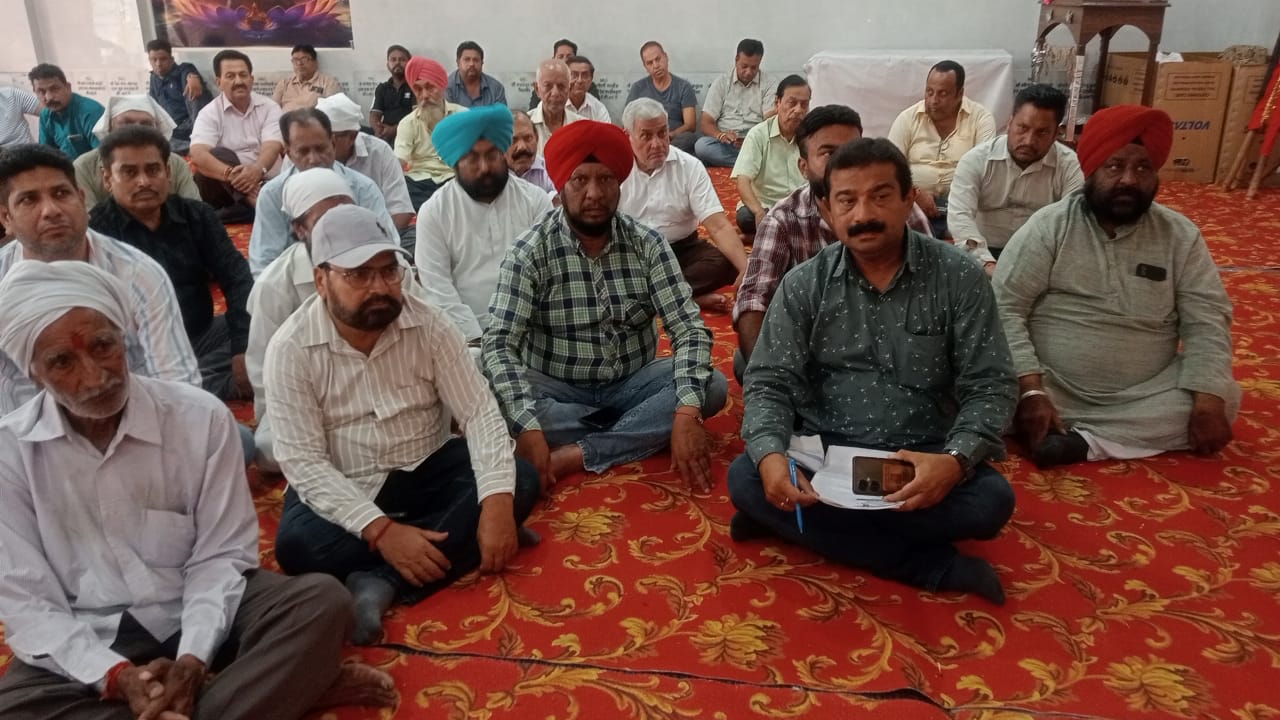 पत्रकार हरीश शर्मा की माता स्व. श्रीमती वर्षा रानी की रस्म किरया सम्पन्न, डिजिटल मीडिया एसोसिएशन ने नम आंखों से दी श्रंद्धाजलि