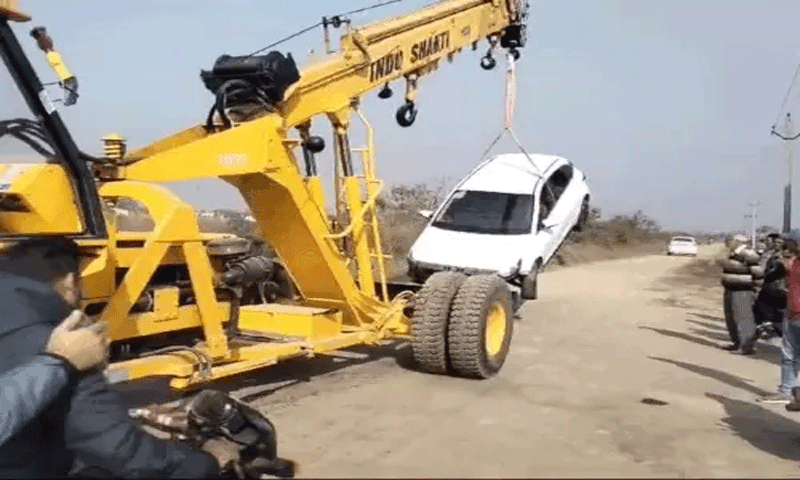 Uncontrolled car fell into the canal in Pathankot- girl travelling in the car died