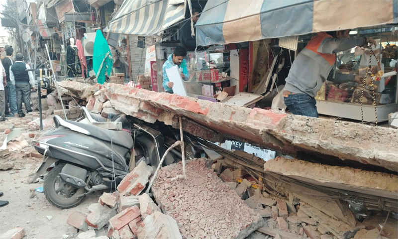 The ceiling of shops collapsed in a crowded market in Jalandhar, causing chaos