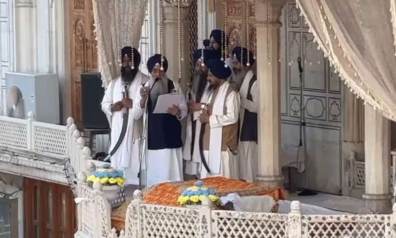 Sri Akal Takht has sentenced Sukhbir Badal- he will have to clean the dirty utensils and washrooms in the gurudwara
