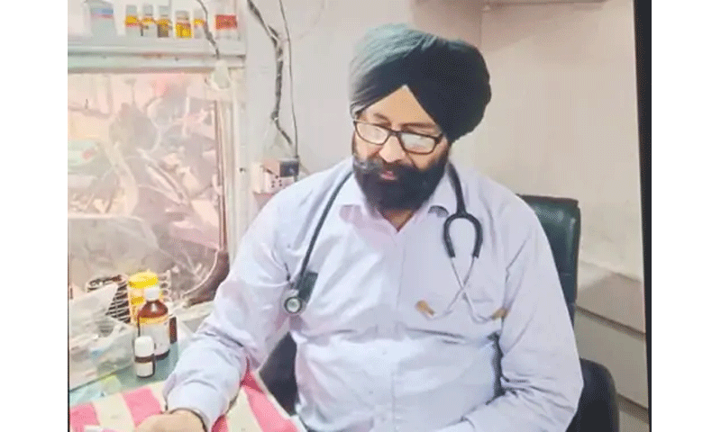 क्लीनिक में चोर को पकड़ने गए डाॅक्टर की हाथापाई में गोली लगने से डॉक्टर की हुई माैत, भाग रहे चोर की भी हादसे में गई जान