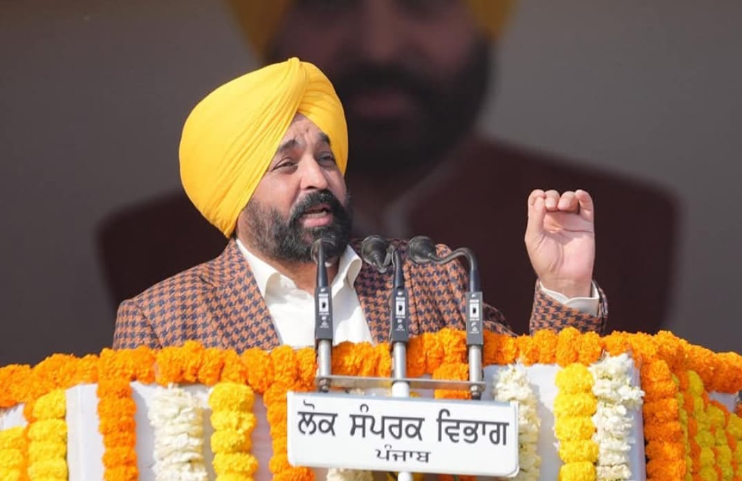 CM भगवंत मान ने पटियाला के पोलो ग्राउंड में लहराया तिरंगा