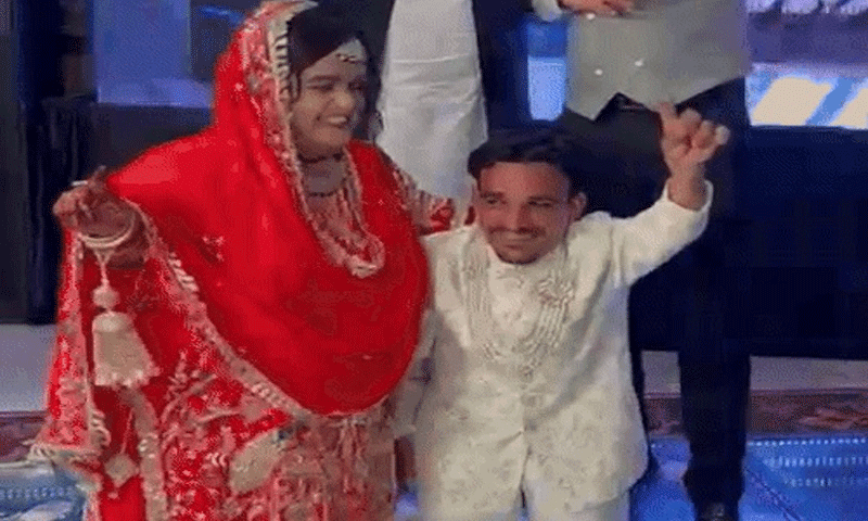 3 फुट की NRI लड़की को Facebook पर हुआ प्यार, जालंधर पहुंची शादी रचाने