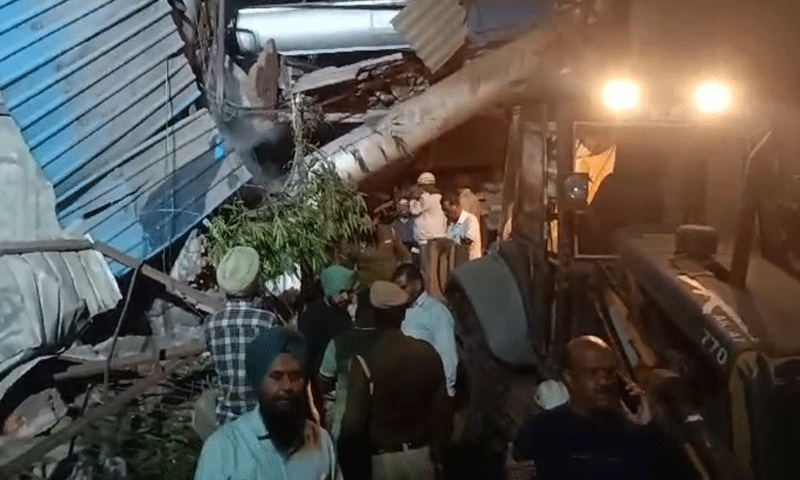 लुधियाना में बड़ा हादसा , मल्टीस्टोरी बिल्डिंग गिरी: मलबे के नीचे दबे कई लोग , मचा हड़कंप