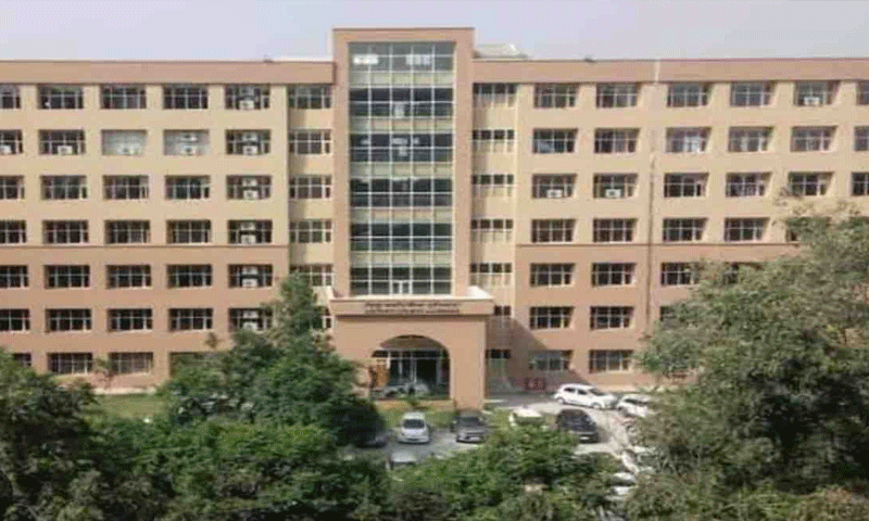 लुधियाना कोर्ट में 7 वें फ्लोर से युवती ने लगा दी छलांग, मचा हड़कंप