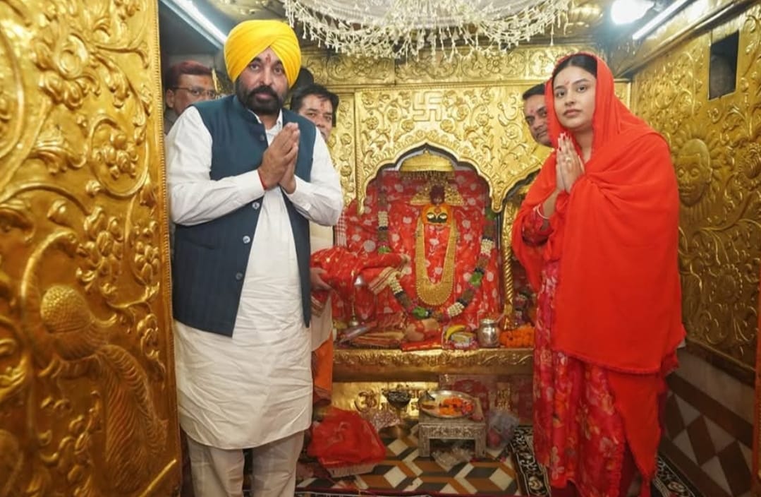 मां नैना देवी के दर्शन करने पत्नी संग पहुंचे CM भगवंत मान, की पूजा अर्चना
