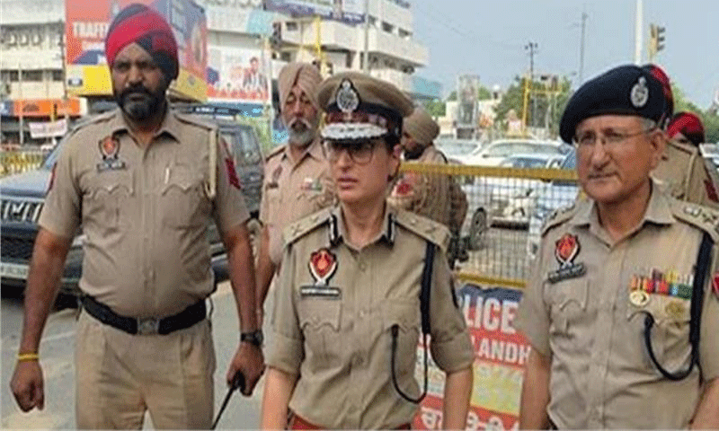 जालंधर पुलिस द्वारा शहर के विभिन्न स्थानों पर 30 हाईटेक नाके लगाए गए, सीपी धनप्रीत कौर ने खुद संभाली