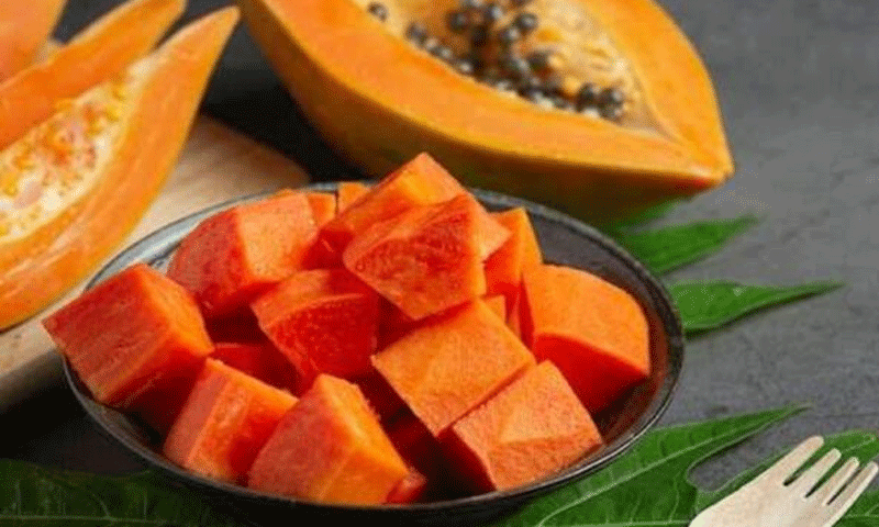 सुबह खाली पेट पपीता खाने से होते है ये फायदे, जानें सही तरीका
