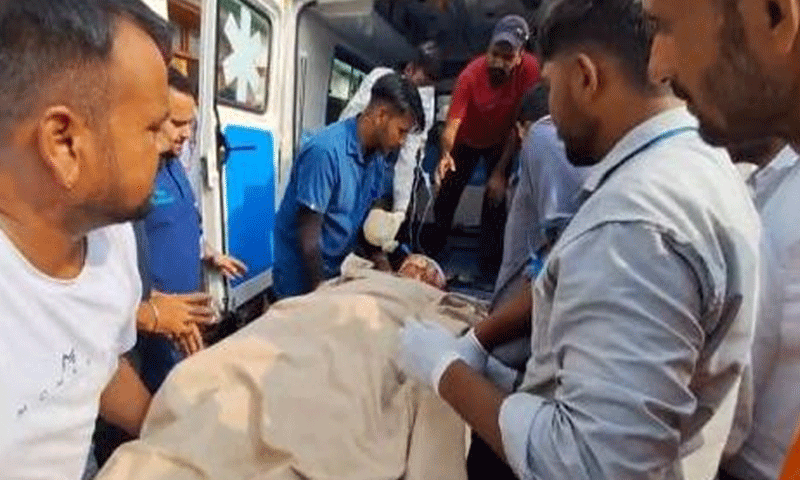 आलमारी में रखी पिस्तौल नीचे गिरने से अचानक चली गोली;12 वर्षीय लड़का गंभीर ज़ख़्मी