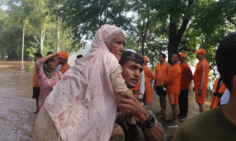 पंजाब के बाढ़ प्रभावित क्षेत्रों से 4711 लोगों को किया गया रेस्क्यू, पुलिस-सेना का ऑपरेशन जारी