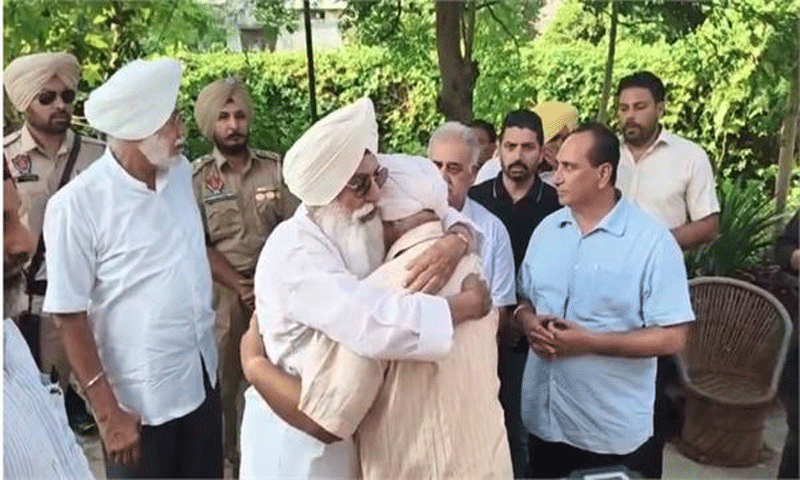 डेरा राधा स्वामी ब्यास प्रमुख बाबा गुरिंदर सिंह पहुंचे जालंधर, महिंदर के.पी के परिवार से किया दुख सांझा