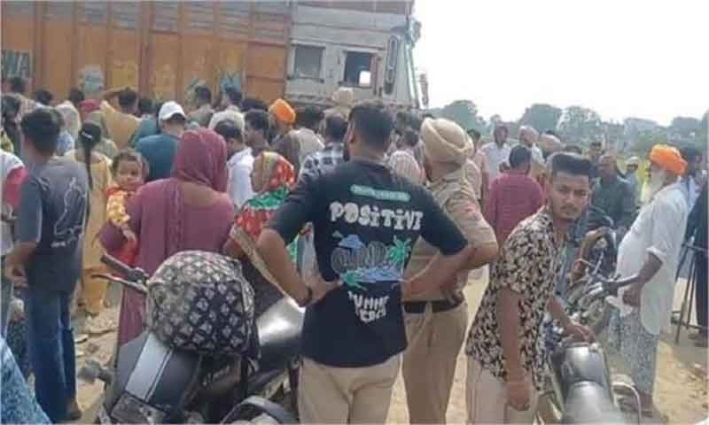 दिवाली वाले दिन हुआ भयानक एक्सीडेंट , सिर से अलग हुआ 3 साल की बच्ची का शरीर