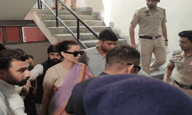 भाजपा सांसद और बॉलीवुड अभिनेत्री कंगना रनौत मानहानि केस में बठिंडा कोर्ट में पेश हुई