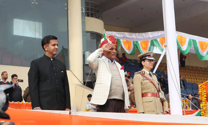 जालंधर के गुरु गोविंद सिंह स्टेडियम में गणतंत्र दिवस पर कैबिनेट मंत्री बरिंदर गोयल ने फहराया तिरंगा