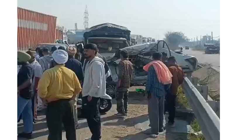 फगवाड़ा में ट्रक और कार के बीच भीषण टक्कर , तीन युवकों की मौत, कार के उड़े चिथड़े