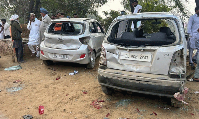 शादी समारोह में तोड़-फोड़, रिश्तेदारों की गाड़ियां तोड़ी, बाइक जलाई